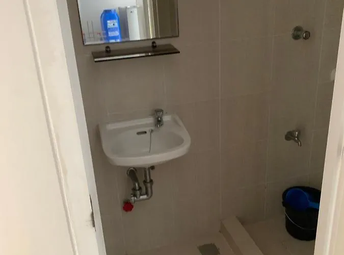 University Tower 2 Hotel *